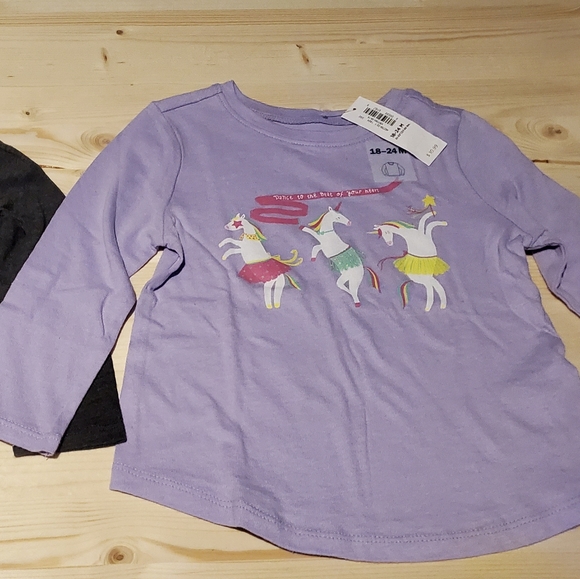 Old Navy Girl Long sleeve bundle - Picture 2 of 4